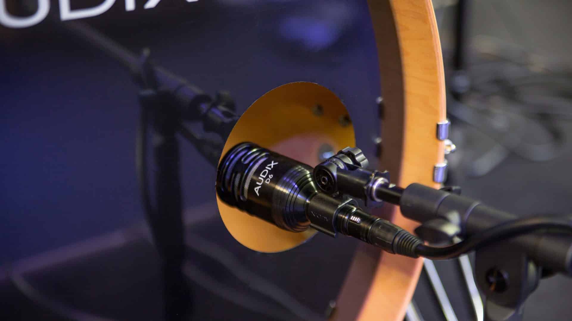 Audix DP7 1 x D6 Kick Drum Microphone 1 x i5 Snare Drum Microphone 2 x D2 Rack Tom Microphones 1 x D4 Kick/Floor Tom Microphone 2 x ADX51 Overhead Microphones 4 x DVICE (gooseneck clips) 3 x DCLIP Microphone Clips 1 x MC1 Microphone Clip 2 x WS81C Windscreens" 11 Audix DP7 1 x D6 Kick Drum Microphone 1 x i5 Snare Drum Microphone 2 x D2 Rack Tom Microphones 1 x D4 Kick/Floor Tom Microphone 2 x ADX51 Overhead Microphones 4 x DVICE (gooseneck clips) 3 x DCLIP Microphone Clips 1 x MC1 Microphone Clip 2 x WS81C Windscreens" - Billede 11